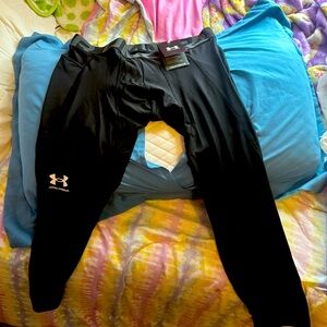 NWT Men’s compression heat wear. Size large